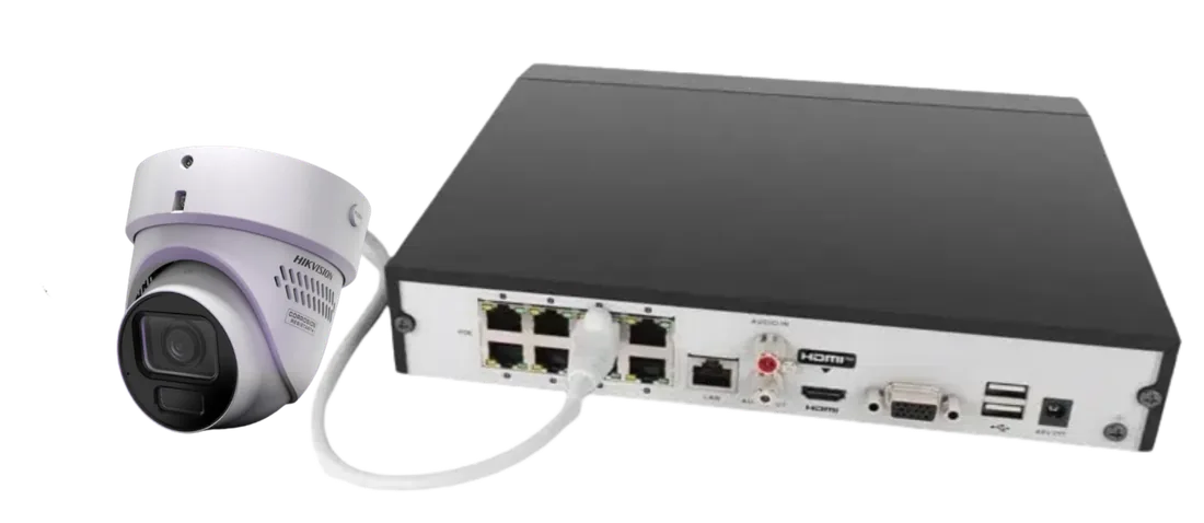 Ein Netzwerkkabel überträgt Strom und 4K-Bild – Kamera direkt am PoE-Rekorder