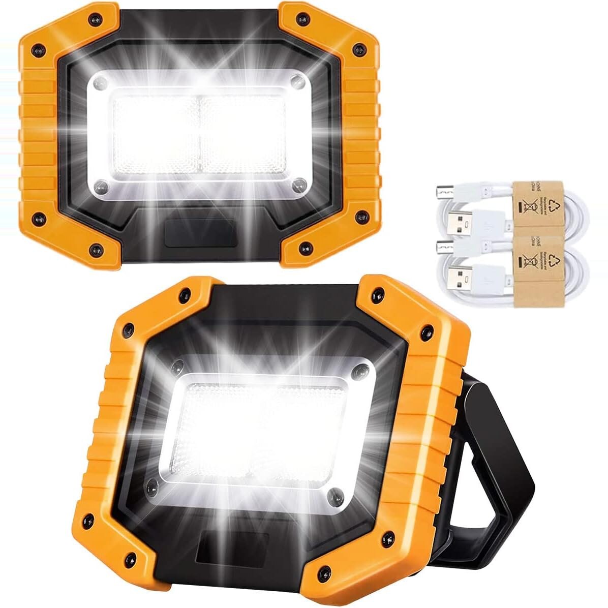 Akku-Baustrahler 30 W im 2er-Set Zwei orange-schwarze LED-Akku-Baustrahler mit COB-Leuchtfeld und zwei USB-Ladekabeln