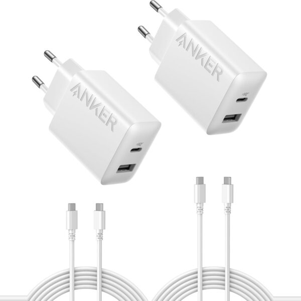Zwei weisse Anker-Netzteile mit USB-C- und USB-A-Anschluss sowie zwei USB-C-Kabeln